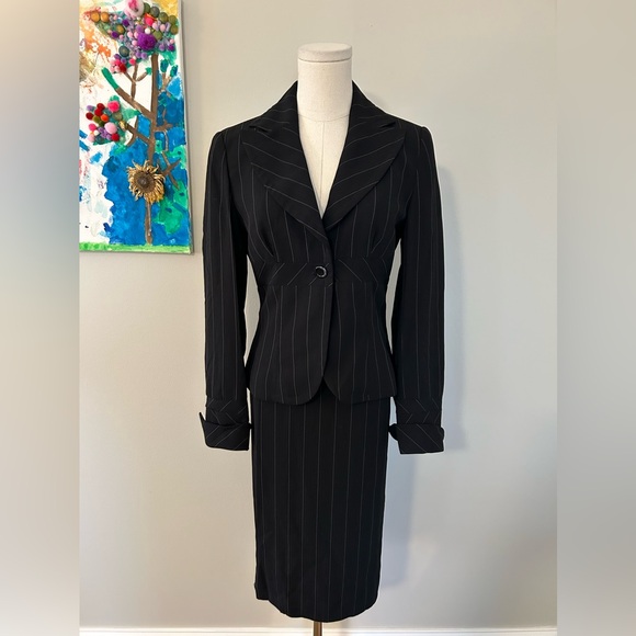 Bergamo Studio Suit - Picture 2 of 12